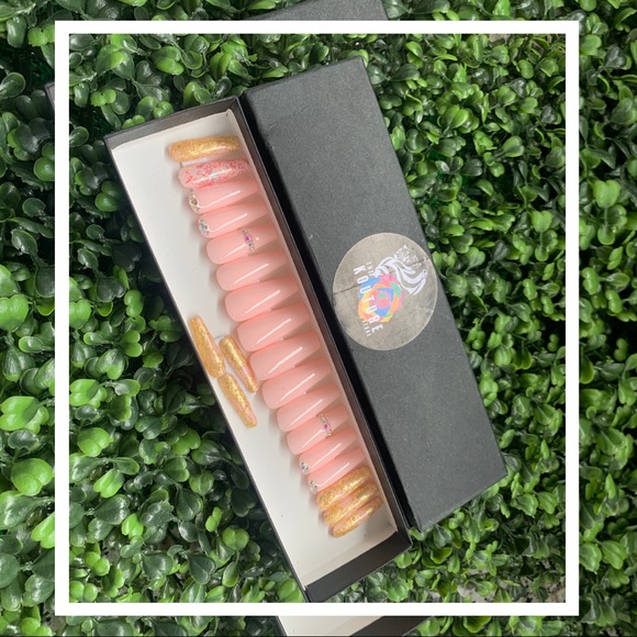 Clothes - Picture 3 of 3